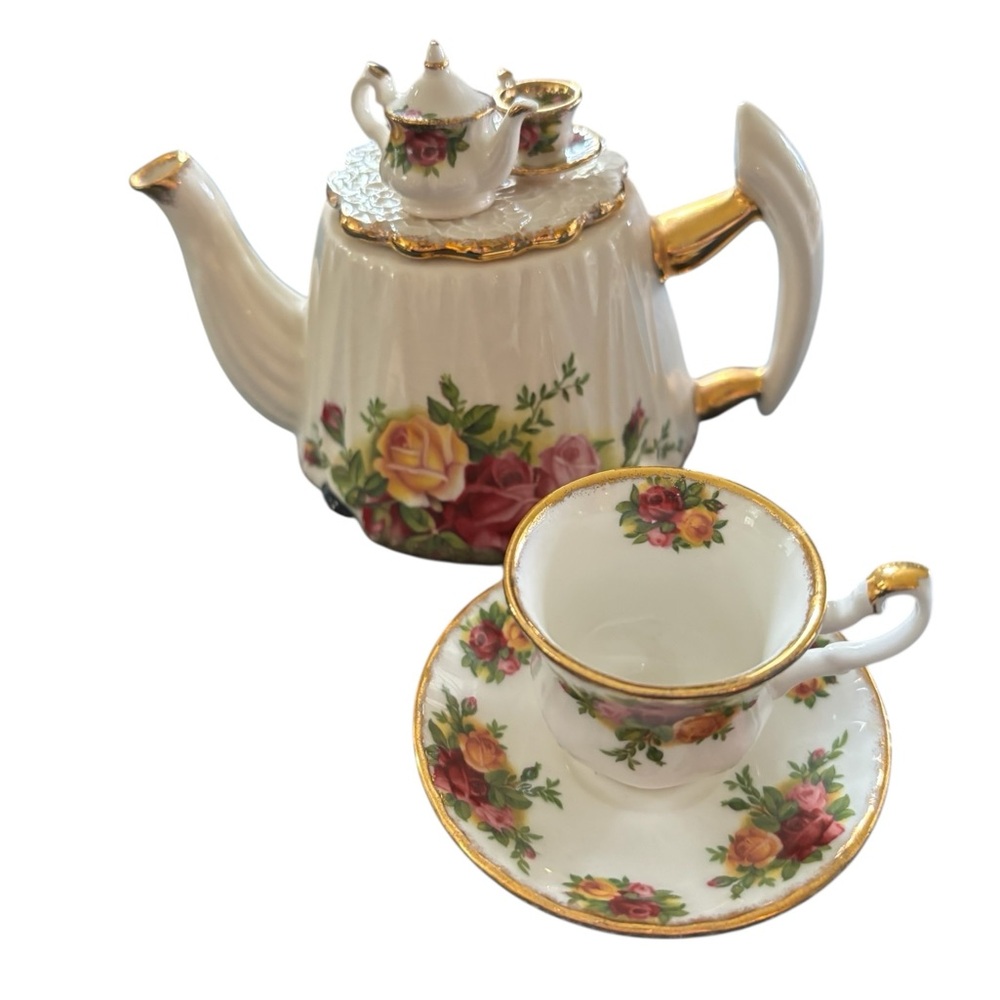 Royal Albert Old Country Roses 1996 One Cup China Victorian Teapot Cup Saucer
